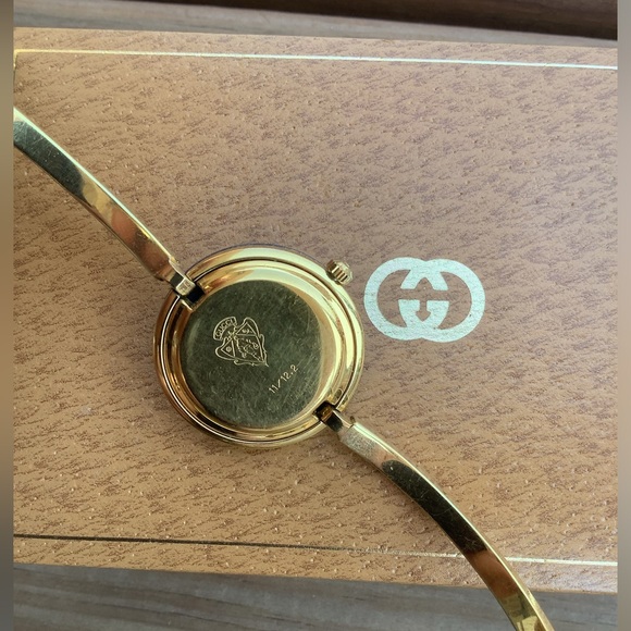 Ladies Gucci watch with interchangeable bezels🌸🌼 - Picture 4 of 14